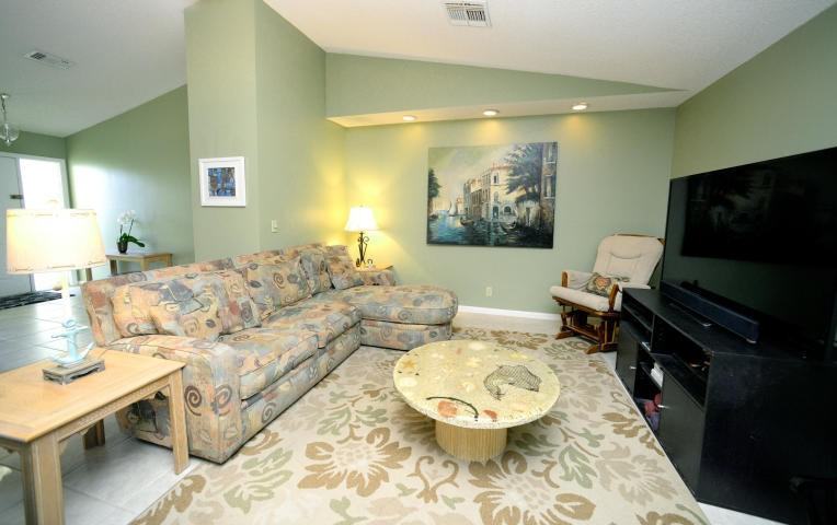 155 Rosewood Cir - Photo 2 of 6