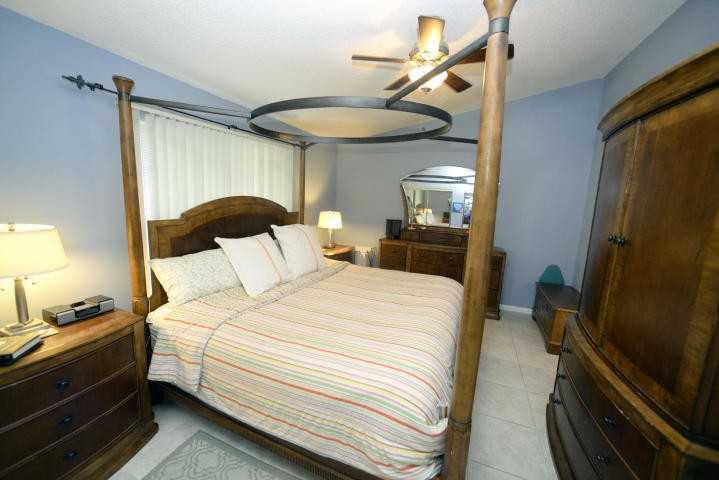 155 Rosewood Cir - Photo 3 of 6