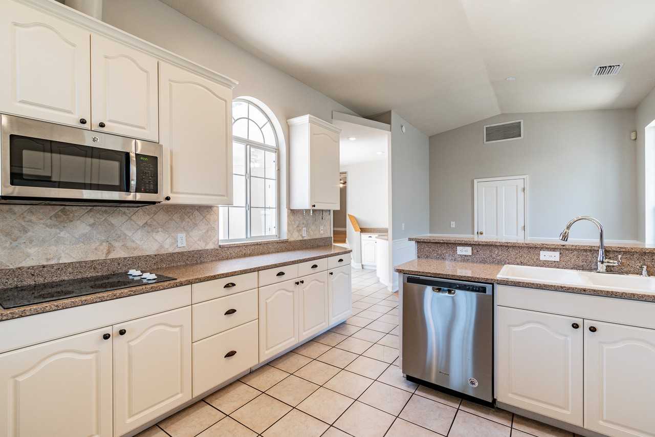 4116 West Mullen Avenue - Photo 3 of 41