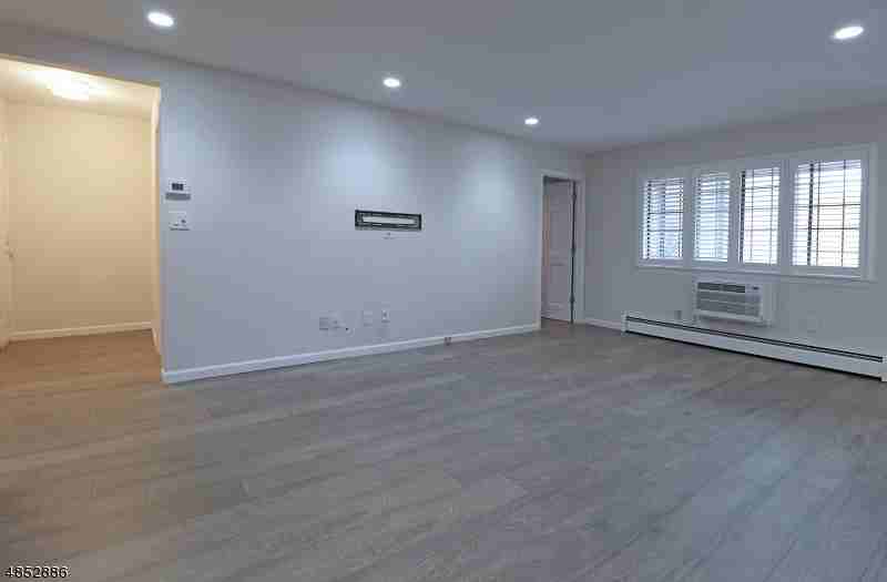 25-E Canterbury Rd Unit E - Photo 3 of 22