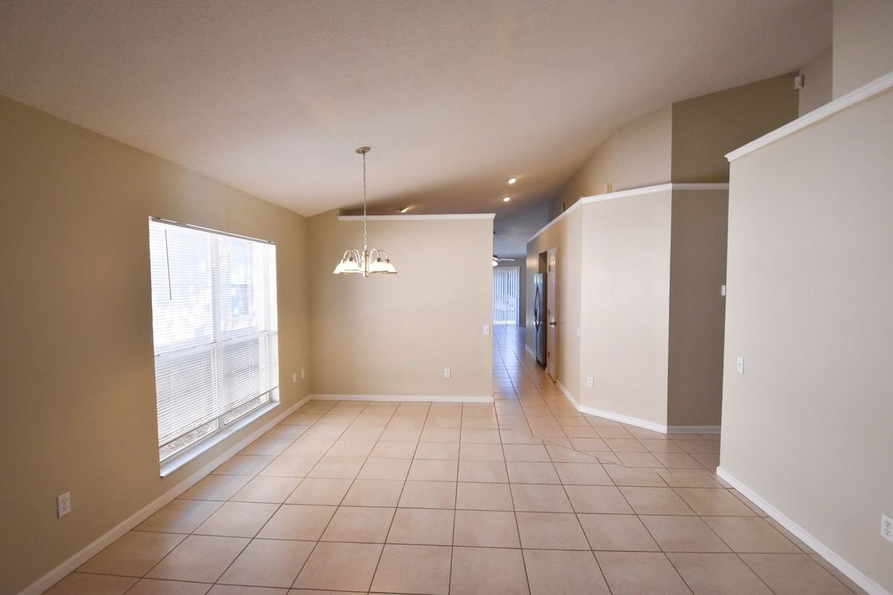 542 Pleasant Grove Dr - Photo 2 of 11