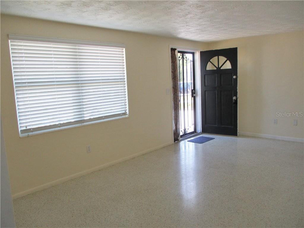 5210 Victoria Ln - Photo 3 of 15