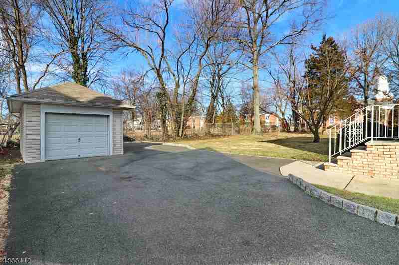306 Walnut Ave - Photo 2 of 23