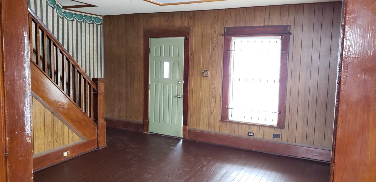 1833 Hammond Ave Sw - Photo 2 of 7