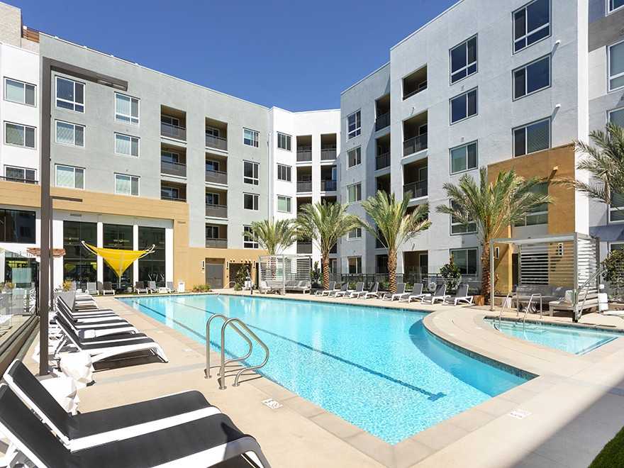 1910 Union Street - Photo 2 of 32