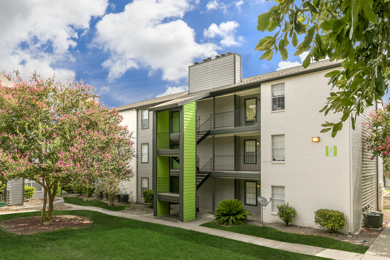 The Summit - Photo 3 of 50