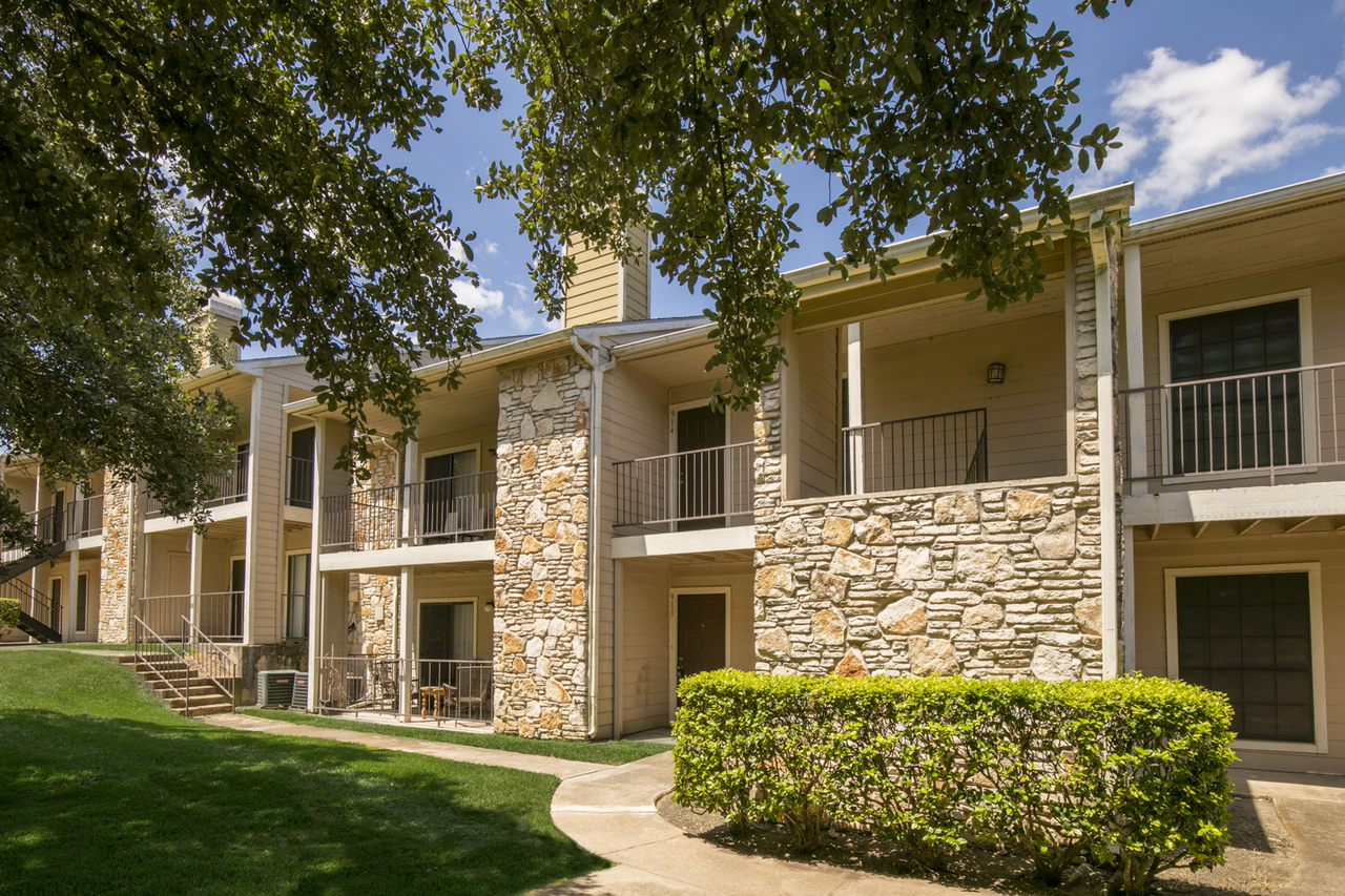 Hillside Villas Apartments - Photo 7 of 50