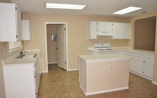 8238 Bent Meadow Dr - Photo 2 of 9