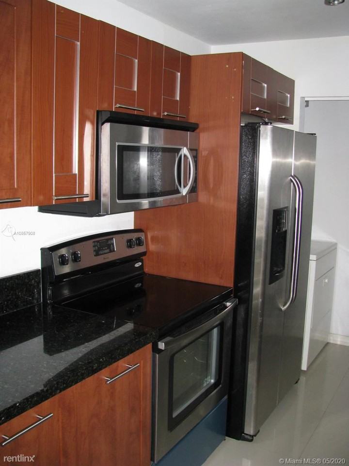 8789 Nw 39th St - Photo 2 of 5
