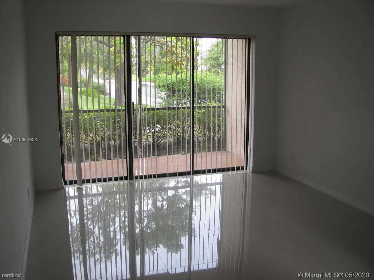 8789 Nw 39th St - Photo 3 of 5