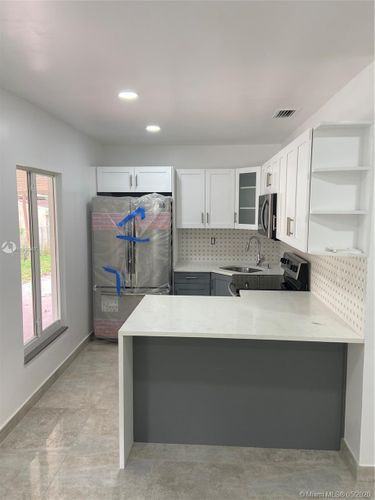 821 Ne 2nd Pl #821 - Photo 3 of 8