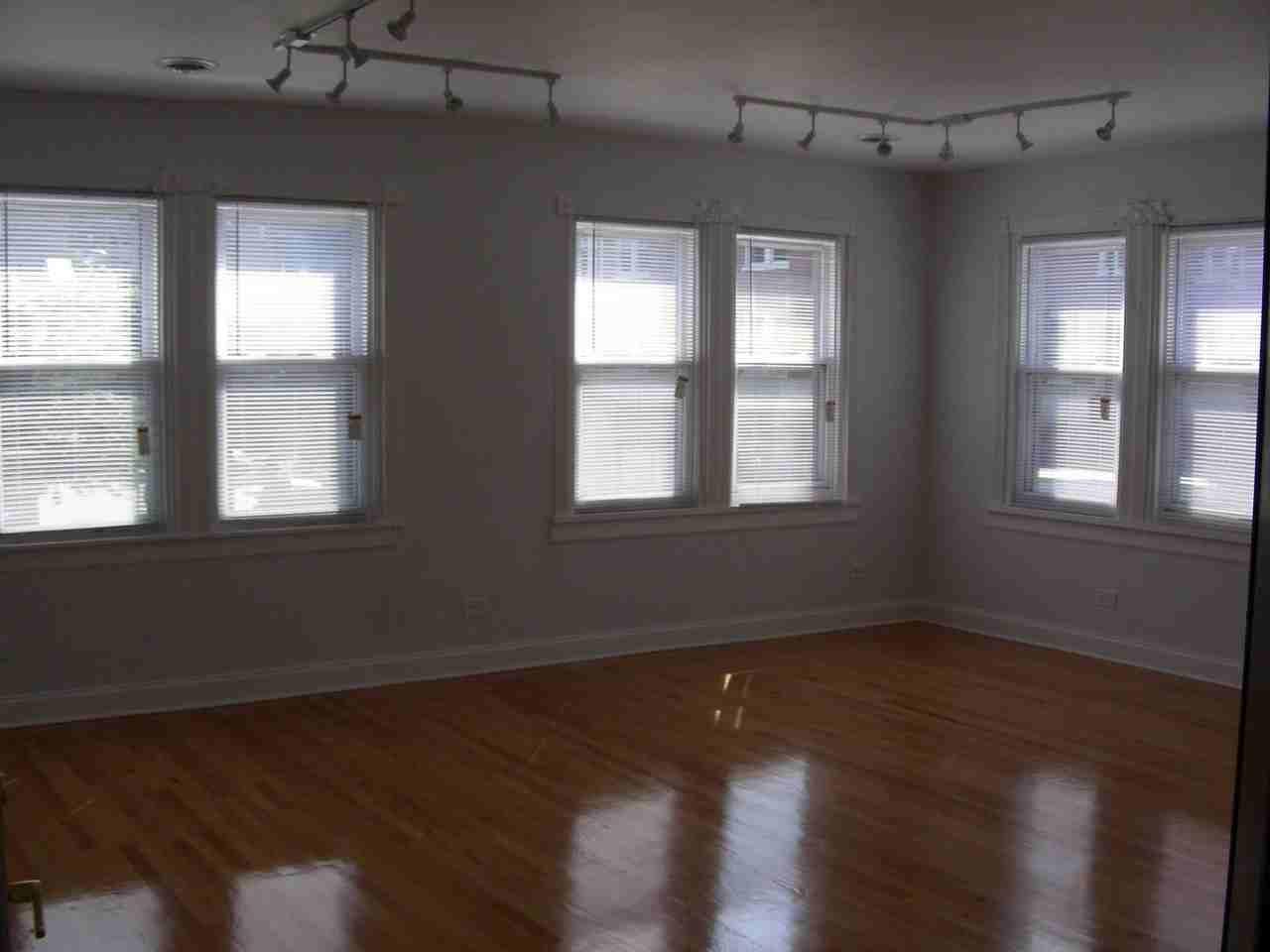 Broadway / Belmont - Photo 2 of 6