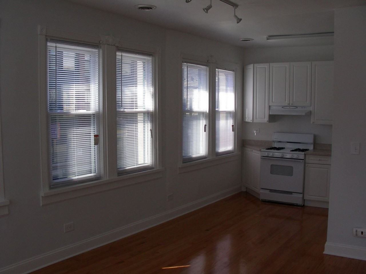 Broadway / Belmont - Photo 3 of 6