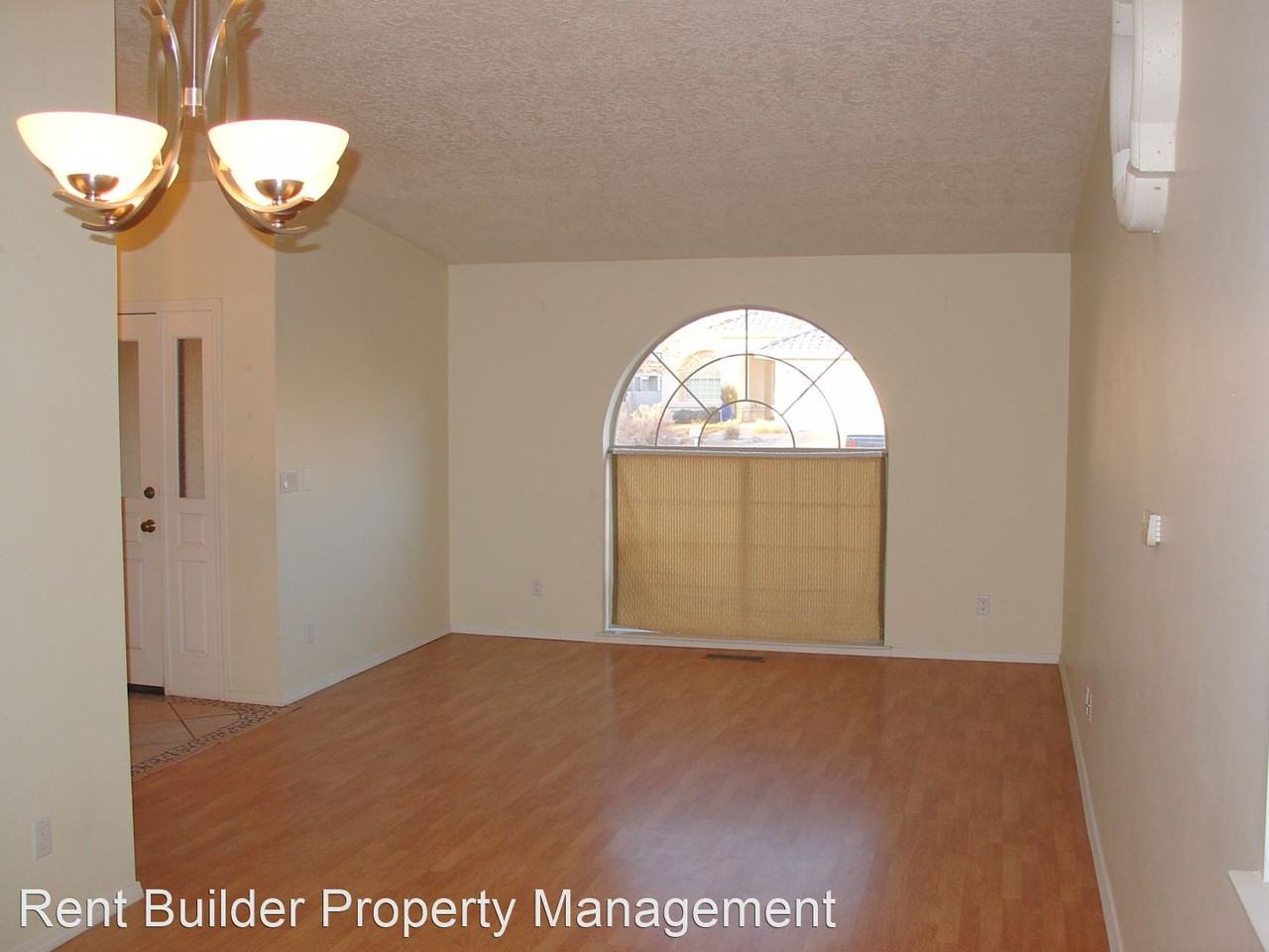 8716 Greenarbor Rd Ne - Photo 2 of 22