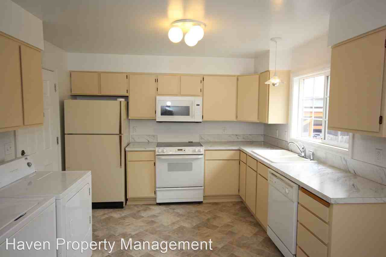 618 5th St SE - Photo 2 of 10