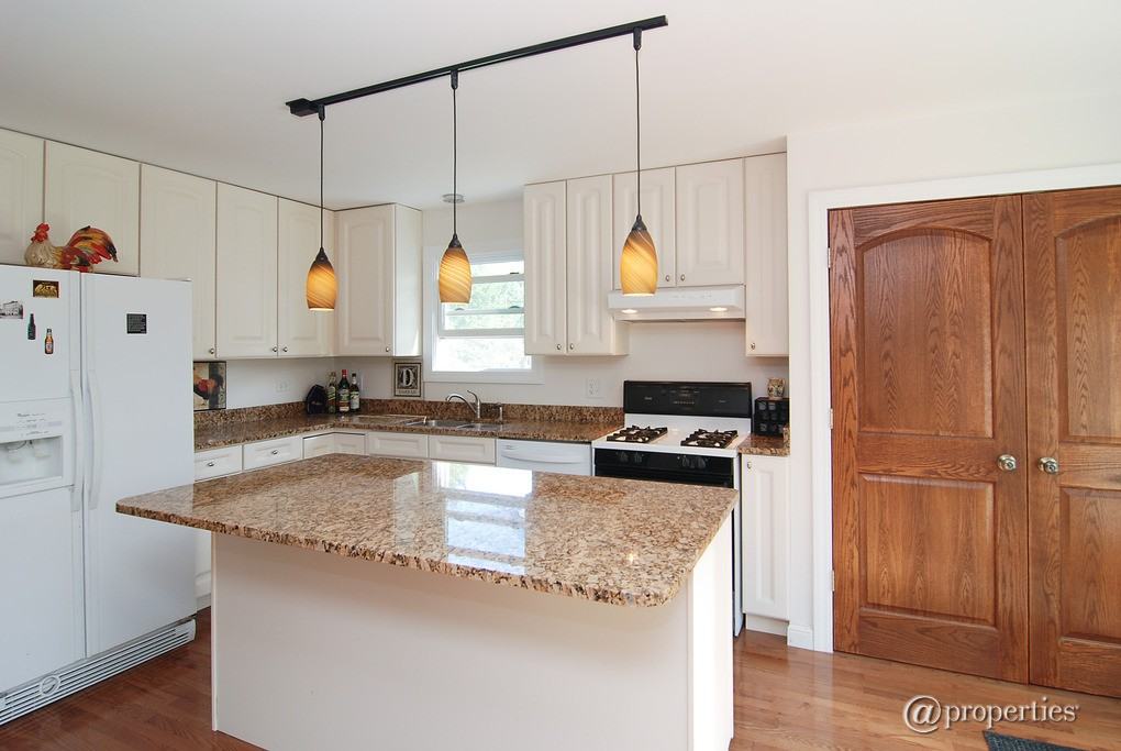 4518 Kenilworth Ave - Photo 3 of 10