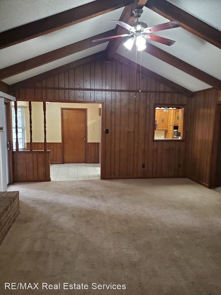 219 Chimney Ln - Photo 3 of 31