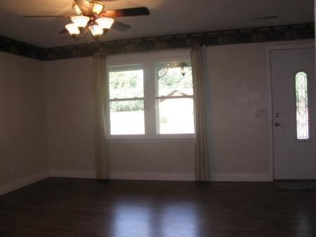 105 Moore Pl - Photo 3 of 8