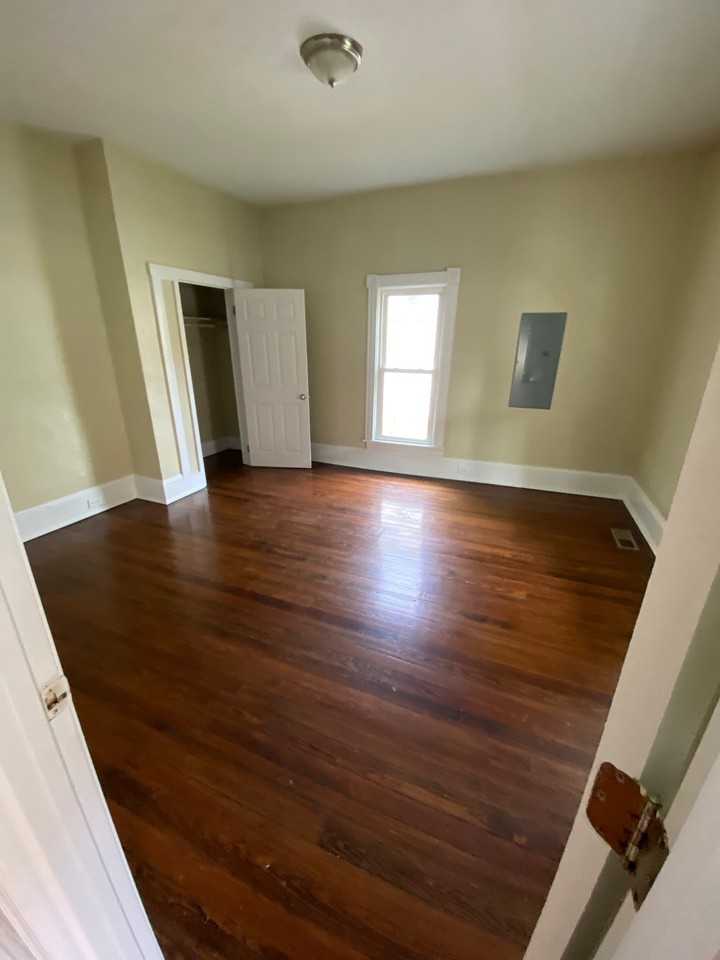 518 Madison Ave Nw - Photo 3 of 9