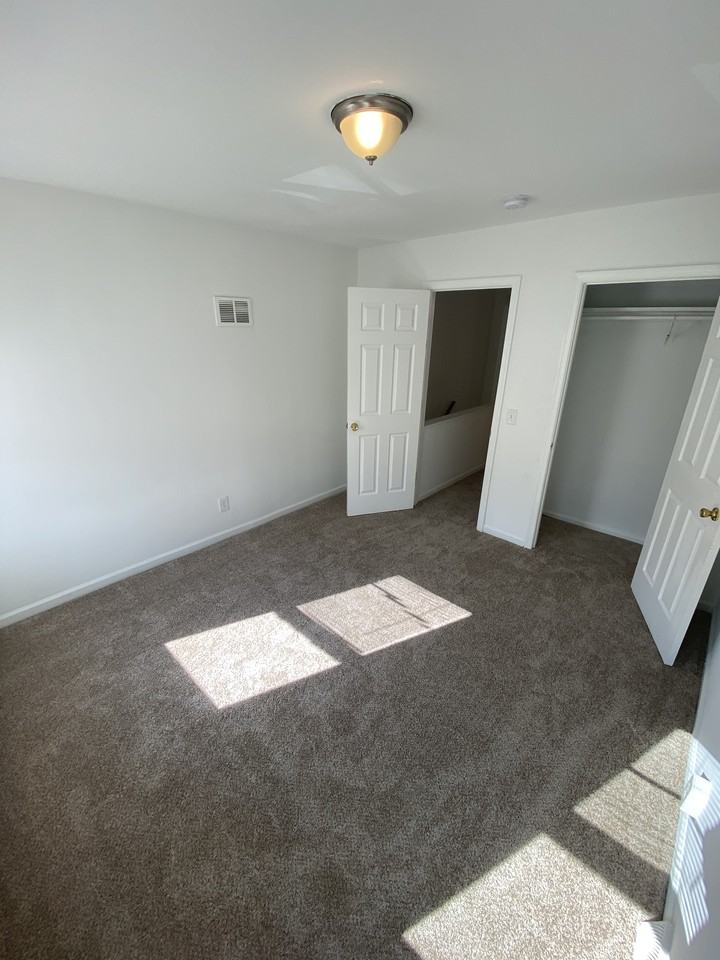103 Stroud St - Photo 3 of 7