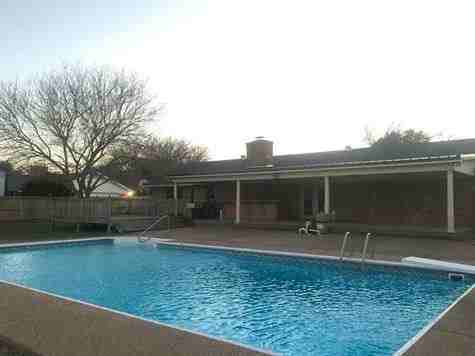 125 Towne West Dr - Photo 3 of 45