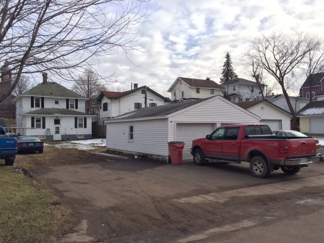 109 3Rd St - Photo 2 of 2