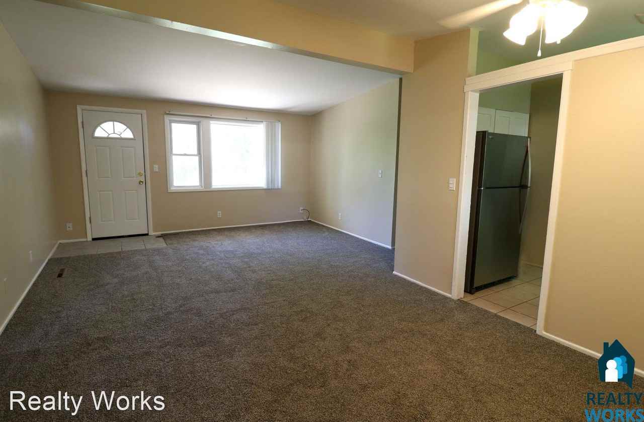 611 East Eldora - Photo 2 of 9