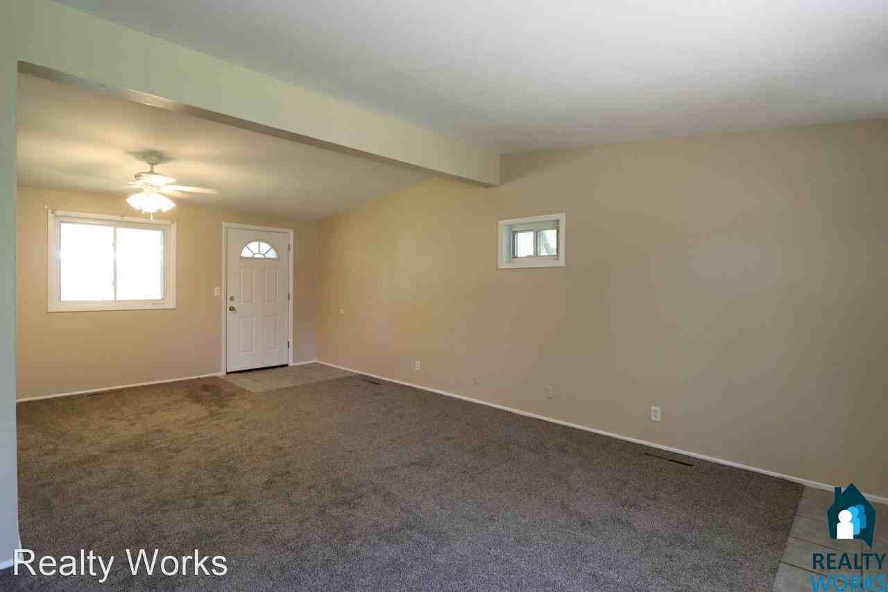 611 East Eldora - Photo 3 of 9