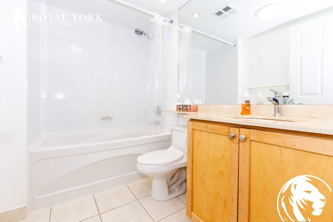 251 401-251 Davisville Avenue - Photo 3 of 22