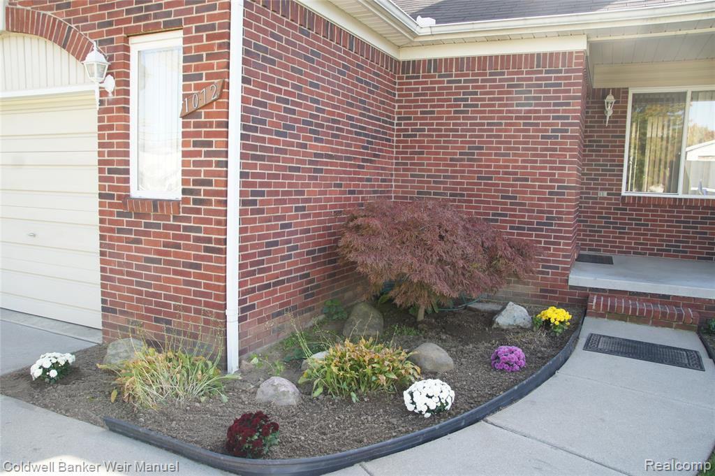 1072 Birchwood - Photo 3 of 24