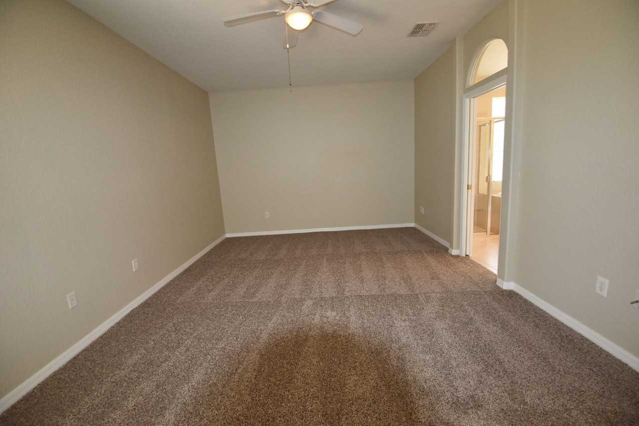 10750 Deerberry Dr - Photo 3 of 23