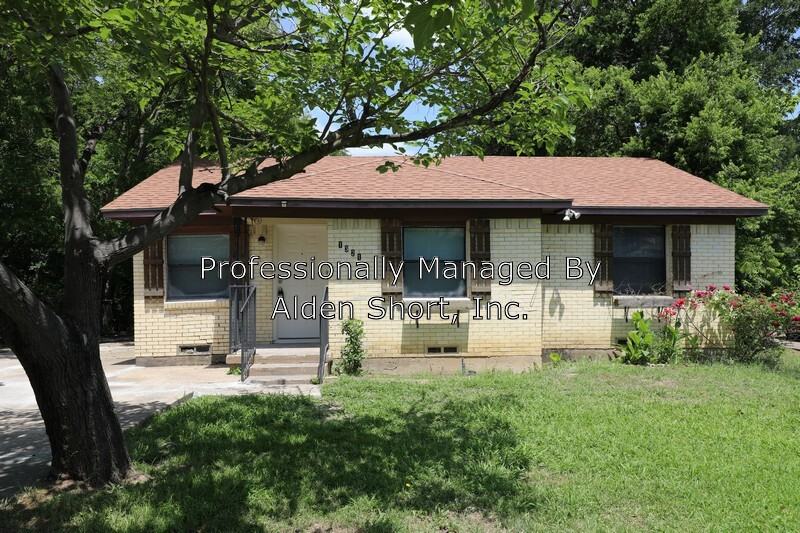 1321 Woodcrest Dr - Photo 2 of 27