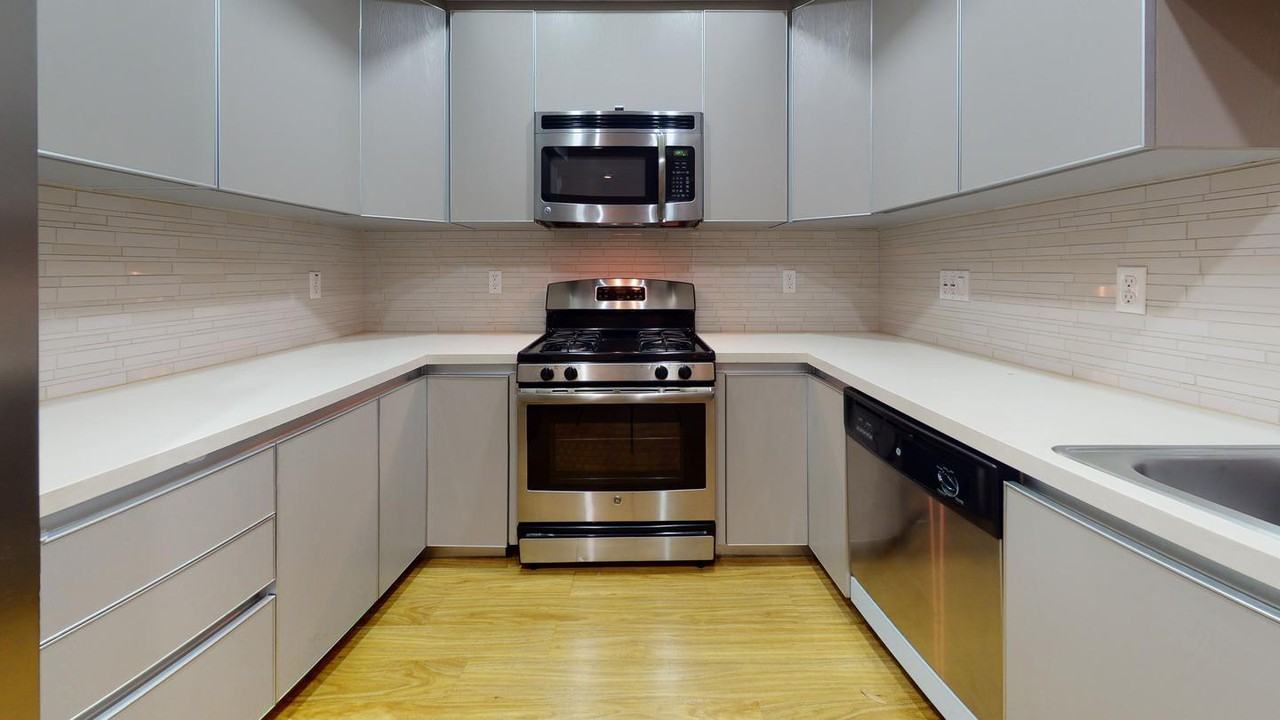Chic West LA apartment off Santa Monica Blvd - Photo 2 of 8
