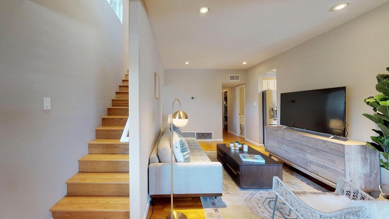 Spacious Mountain View home near Googleplex - Photo 2 of 19