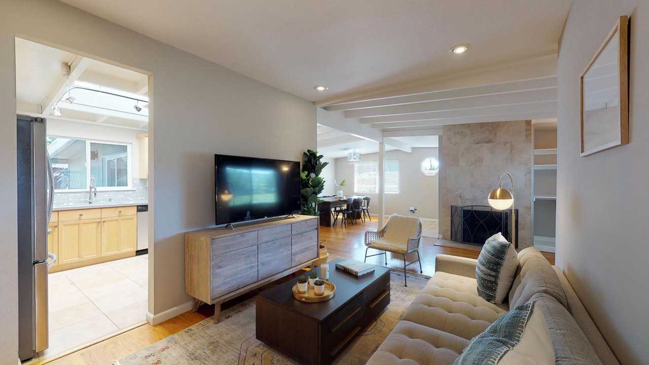 Spacious Mountain View home near Googleplex - Photo 4 of 19