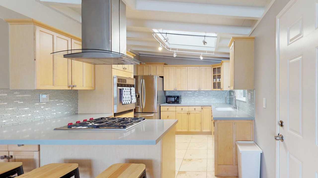 Spacious Mountain View home near Googleplex - Photo 7 of 19