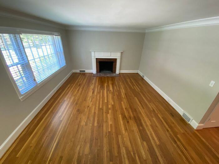 2016 Colonial Place - Photo 2 of 11