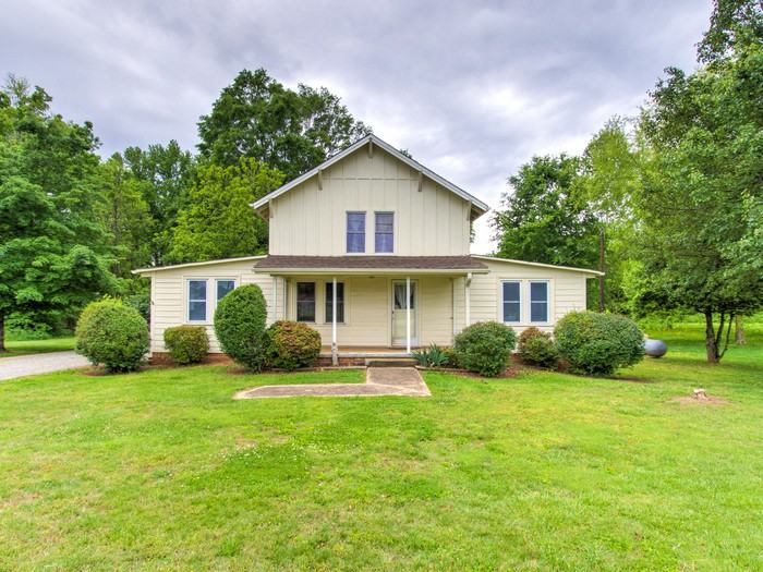 7507 Greenlawn Dr - Photo 2 of 31