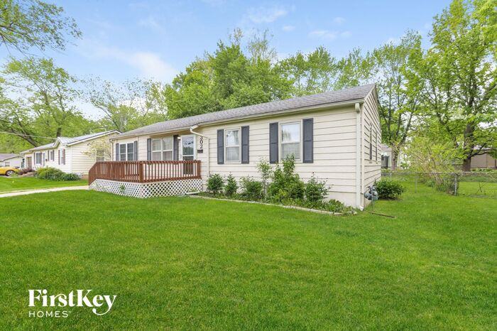 302 W Cambridge Rd - Photo 2 of 15