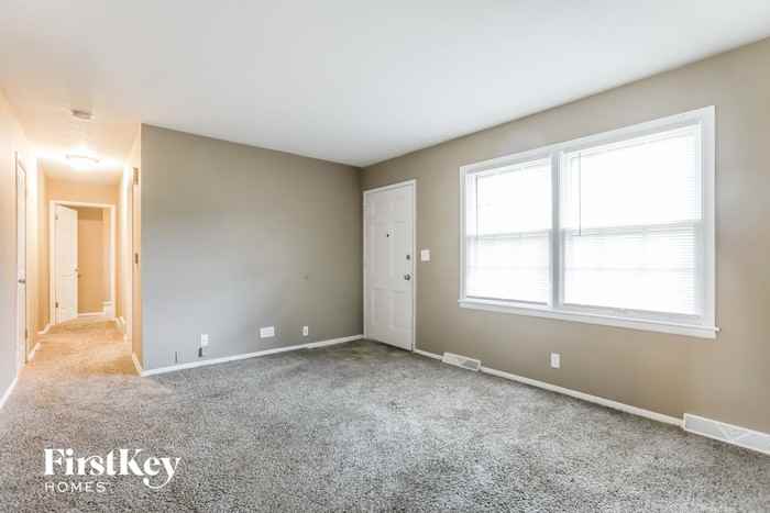 302 W Cambridge Rd - Photo 3 of 15