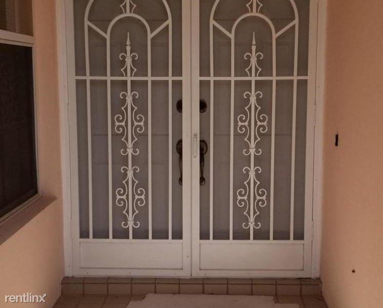 511 Sw Hampton Ct - Photo 2 of 16