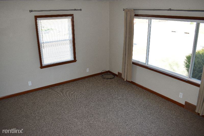 502 S Hampton St - Photo 3 of 16