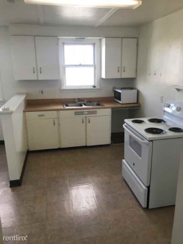 204 S 7th St - Photo 2 of 9