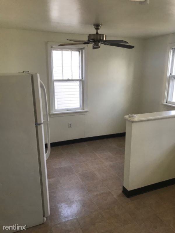 204 S 7th St - Photo 3 of 9