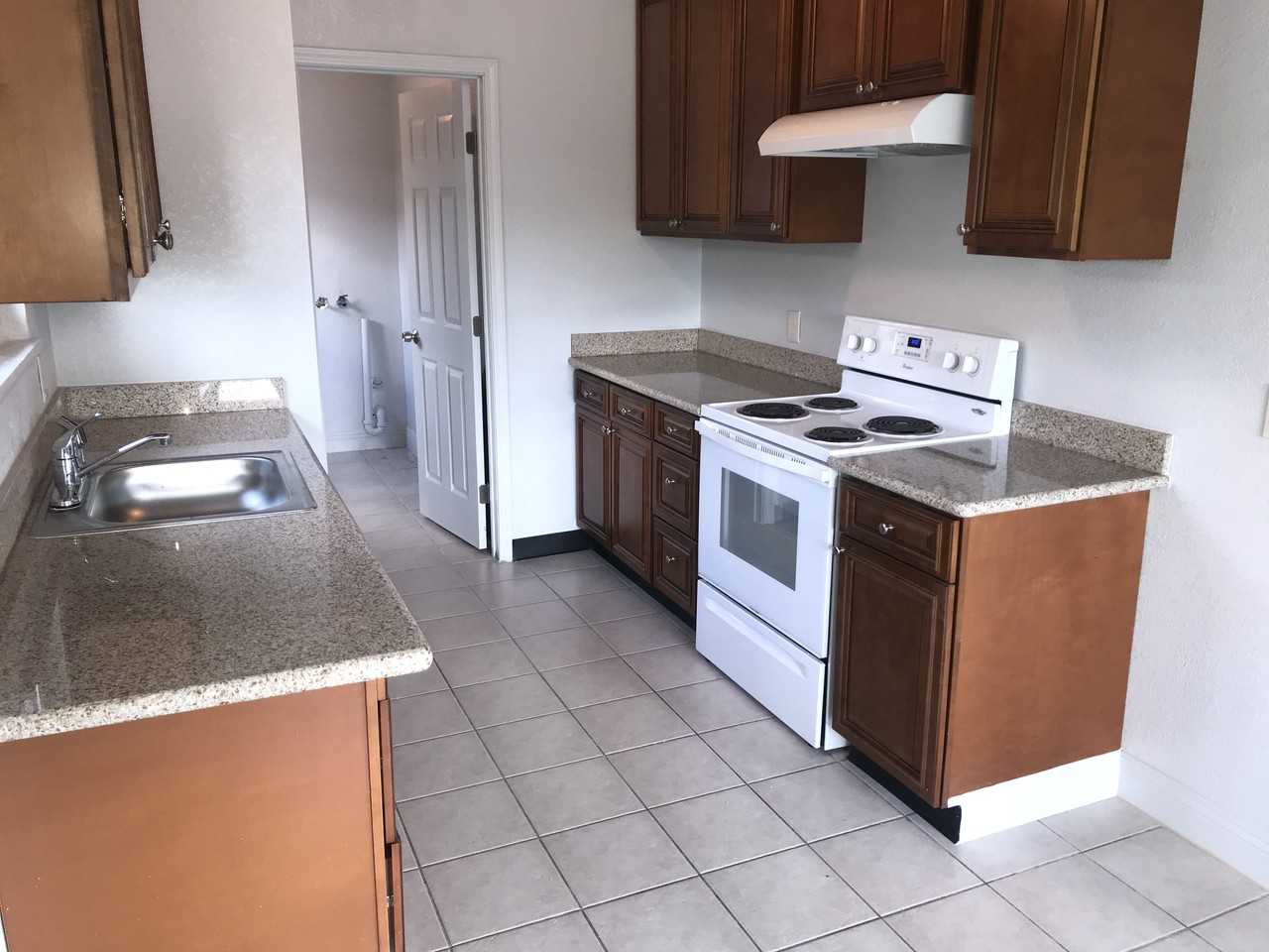 460 Greenbrier Ave - Photo 2 of 13