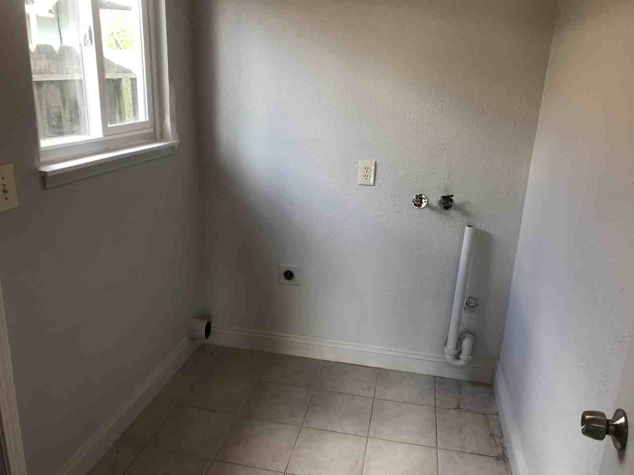 460 Greenbrier Ave - Photo 5 of 13