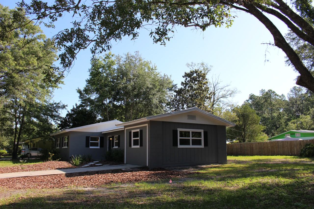 3503 Ne 11th Ter - Photo 3 of 15