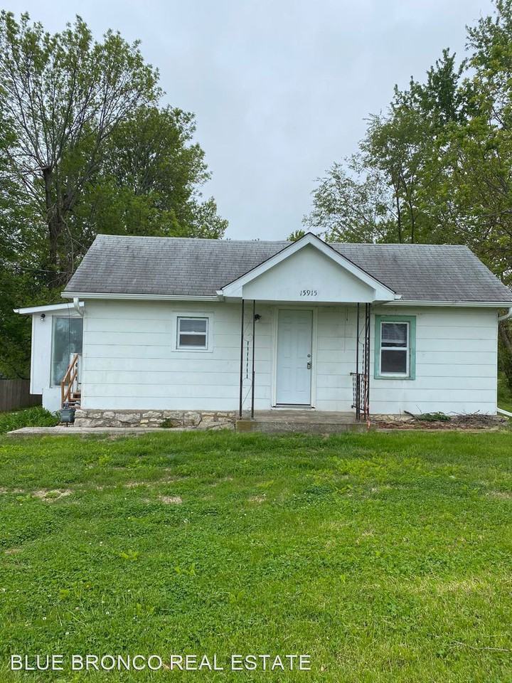 15915 E. Cogan Ln. - Photo 3 of 16