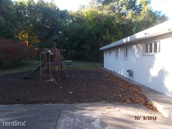 13654 Macclain St NE - Photo 3 of 14