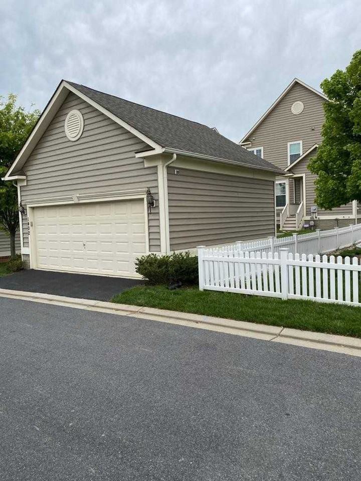 1402 Musgrove Aly - Photo 2 of 30